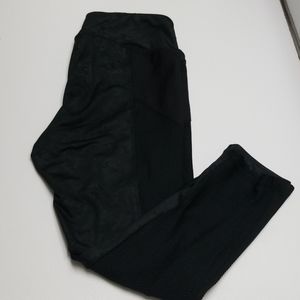 Lukka Lux women’s camo laser drawstring perforated capri black Size small